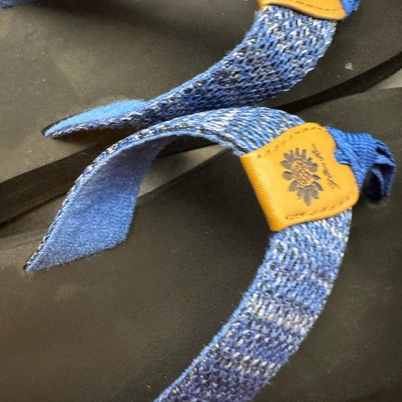 Yellow Box Flip Flops Fayne Women's Blue & Silver Metallic Comfort Sandals SZ 7 - Picture 12 of 16